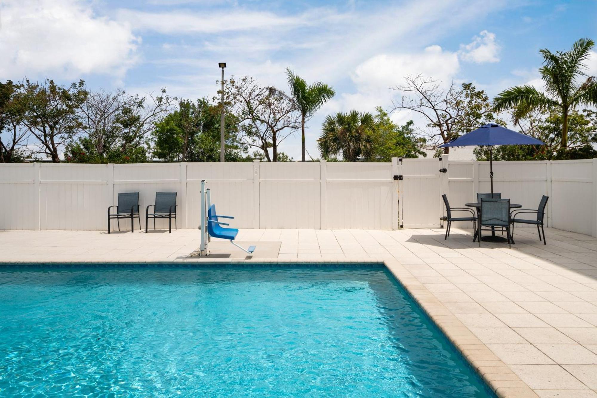 Holiday Inn Express & Suites Boynton Beach West By Ihg Ngoại thất bức ảnh